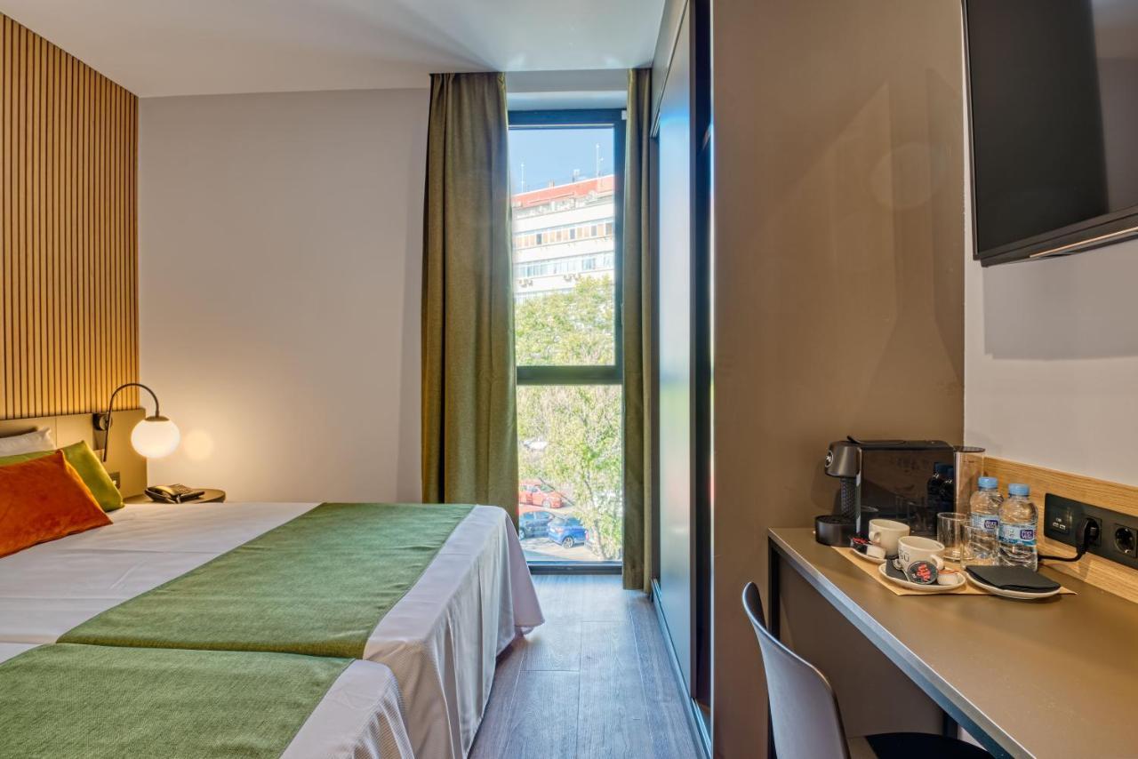 Dwo Colours Alcala Hotel Madrid Bagian luar foto